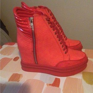 Woman’s new Privileged shoes size 8